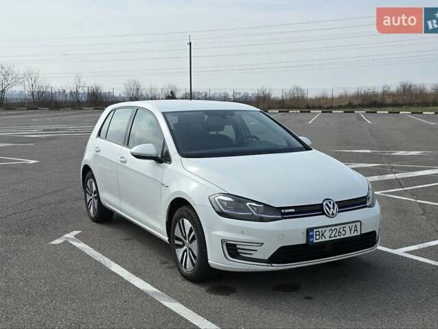 Белый Фольксваген e-Golf, объемом двигателя 0 л и пробегом 96 тыс. км за 14441 $, фото 5 на Automoto.ua