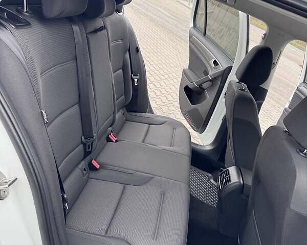 Белый Фольксваген e-Golf, объемом двигателя 0 л и пробегом 71 тыс. км за 12999 $, фото 24 на Automoto.ua