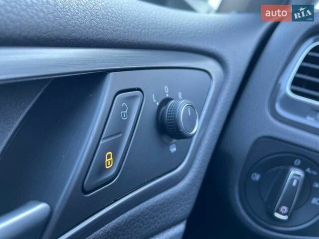 Белый Фольксваген e-Golf, объемом двигателя 0 л и пробегом 124 тыс. км за 13490 $, фото 38 на Automoto.ua