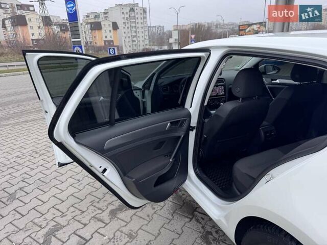 Белый Фольксваген e-Golf, объемом двигателя 0 л и пробегом 71 тыс. км за 12999 $, фото 36 на Automoto.ua