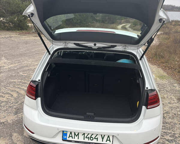Белый Фольксваген e-Golf, объемом двигателя 0 л и пробегом 67 тыс. км за 16000 $, фото 4 на Automoto.ua