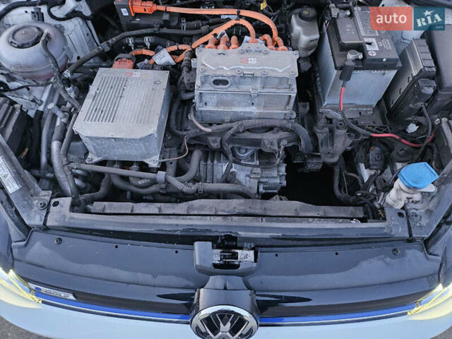 Белый Фольксваген e-Golf, объемом двигателя 0 л и пробегом 115 тыс. км за 14900 $, фото 12 на Automoto.ua