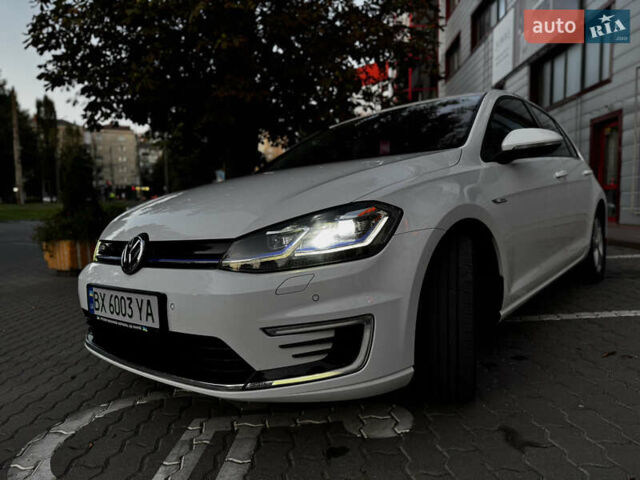 Білий Фольксваген e-Golf, об'ємом двигуна 0 л та пробігом 97 тис. км за 13999 $, фото 4 на Automoto.ua