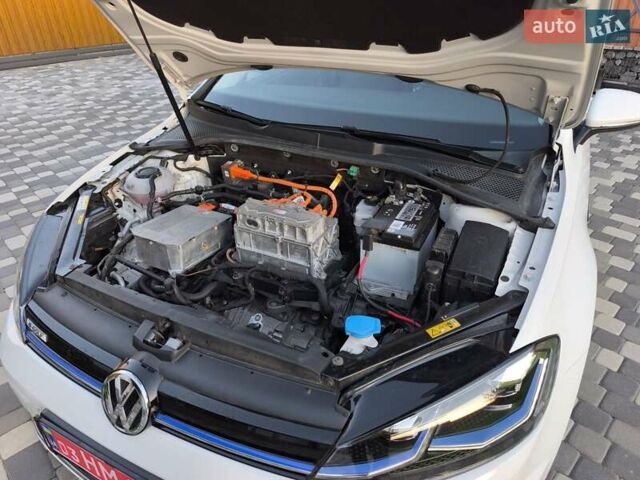 Білий Фольксваген e-Golf, об'ємом двигуна 0 л та пробігом 108 тис. км за 13800 $, фото 37 на Automoto.ua