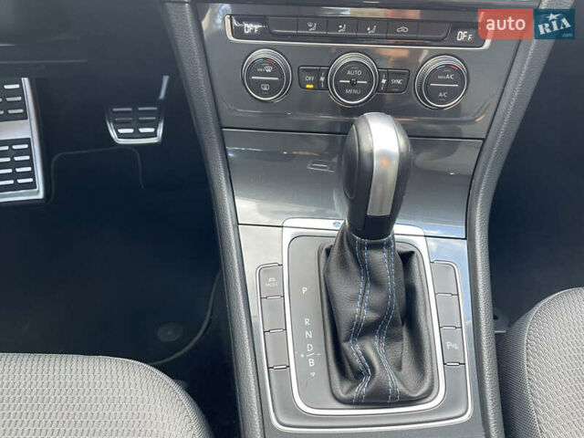 Білий Фольксваген e-Golf, об'ємом двигуна 0 л та пробігом 88 тис. км за 15700 $, фото 29 на Automoto.ua