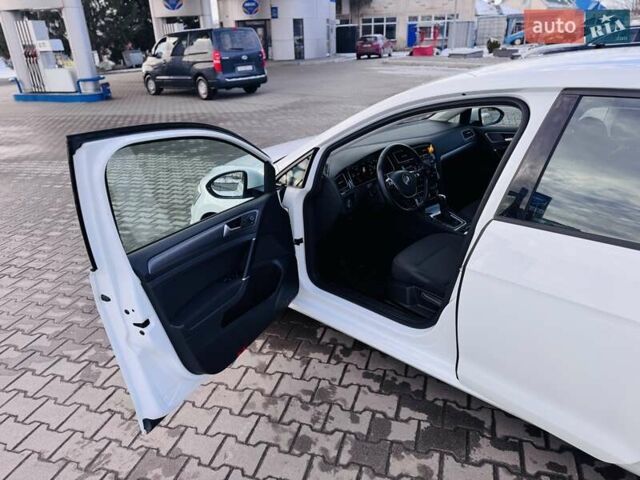 Белый Фольксваген e-Golf, объемом двигателя 0 л и пробегом 87 тыс. км за 12999 $, фото 42 на Automoto.ua