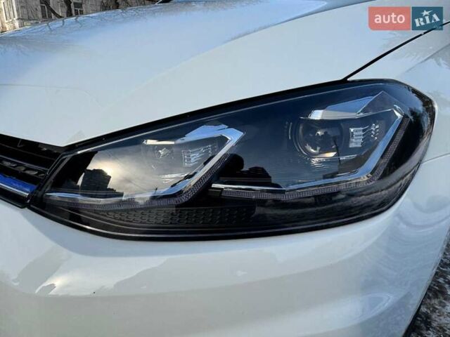 Белый Фольксваген e-Golf, объемом двигателя 0 л и пробегом 25 тыс. км за 14500 $, фото 18 на Automoto.ua