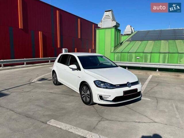 Белый Фольксваген e-Golf, объемом двигателя 0 л и пробегом 124 тыс. км за 13490 $, фото 3 на Automoto.ua