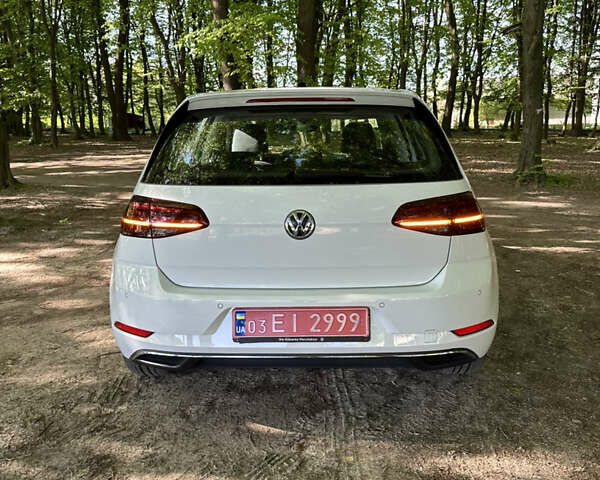 Белый Фольксваген e-Golf, объемом двигателя 0 л и пробегом 46 тыс. км за 15900 $, фото 5 на Automoto.ua