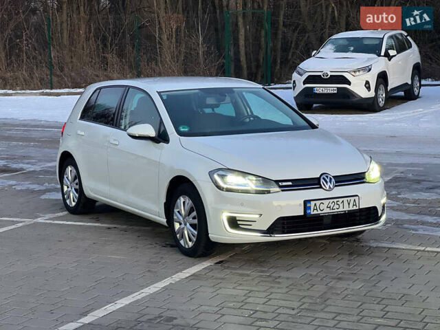 Белый Фольксваген e-Golf, объемом двигателя 0 л и пробегом 58 тыс. км за 14800 $, фото 2 на Automoto.ua