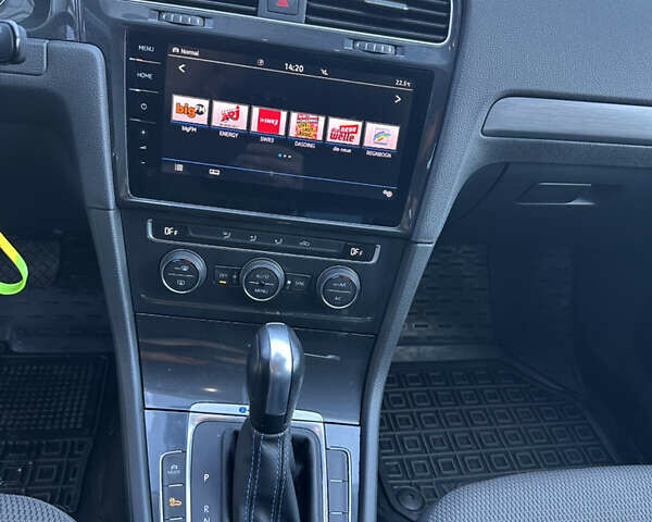 Белый Фольксваген e-Golf, объемом двигателя 0 л и пробегом 24 тыс. км за 15999 $, фото 10 на Automoto.ua
