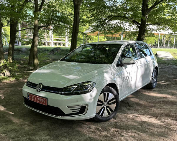 Белый Фольксваген e-Golf, объемом двигателя 0 л и пробегом 46 тыс. км за 15900 $, фото 18 на Automoto.ua