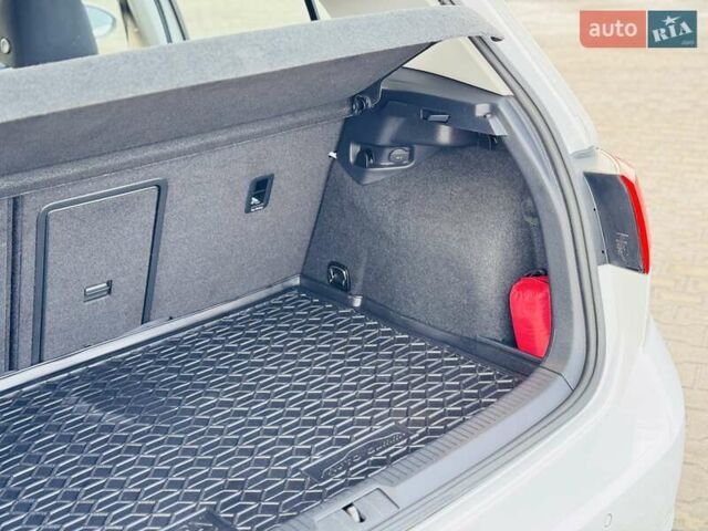 Белый Фольксваген e-Golf, объемом двигателя 0 л и пробегом 87 тыс. км за 12999 $, фото 28 на Automoto.ua