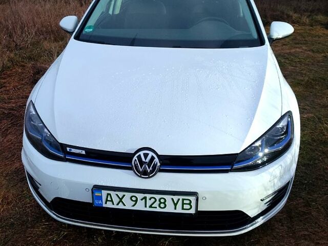 Белый Фольксваген e-Golf, объемом двигателя 0 л и пробегом 38 тыс. км за 14300 $, фото 5 на Automoto.ua