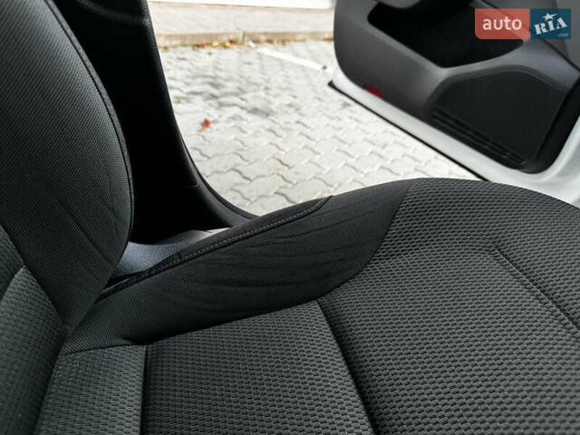 Білий Фольксваген e-Golf, об'ємом двигуна 0 л та пробігом 97 тис. км за 13999 $, фото 31 на Automoto.ua