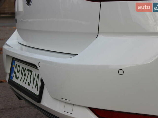 Белый Фольксваген e-Golf, объемом двигателя 0 л и пробегом 69 тыс. км за 13999 $, фото 17 на Automoto.ua