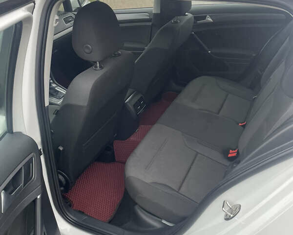 Білий Фольксваген e-Golf, об'ємом двигуна 0 л та пробігом 95 тис. км за 14950 $, фото 9 на Automoto.ua