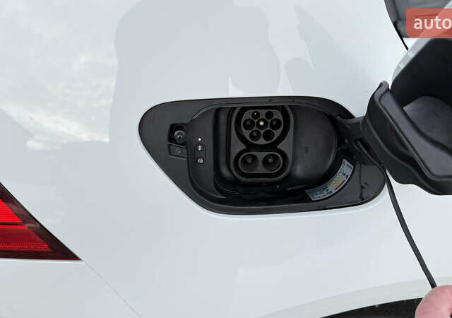 Білий Фольксваген e-Golf, об'ємом двигуна 0 л та пробігом 74 тис. км за 15500 $, фото 28 на Automoto.ua