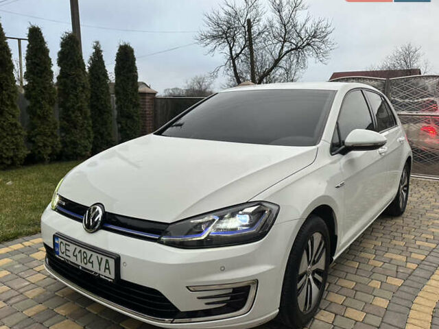 Белый Фольксваген e-Golf, объемом двигателя 0 л и пробегом 70 тыс. км за 13700 $, фото 11 на Automoto.ua