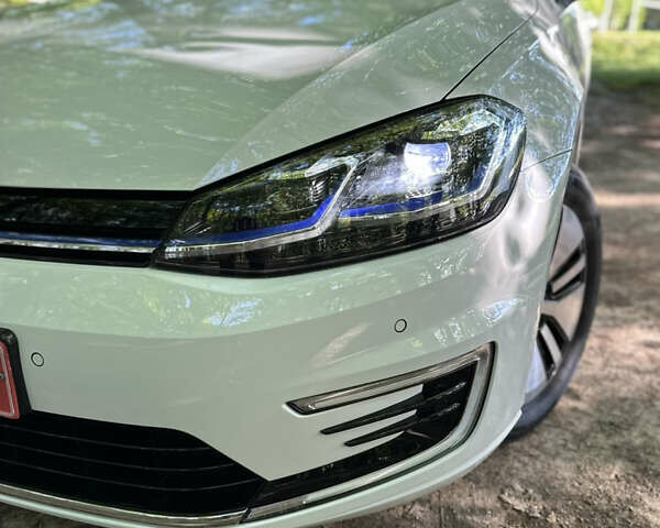 Білий Фольксваген e-Golf, об'ємом двигуна 0 л та пробігом 46 тис. км за 15900 $, фото 16 на Automoto.ua