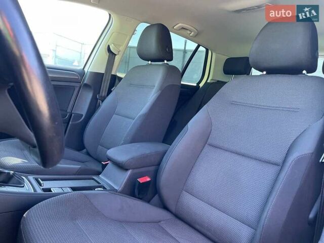 Белый Фольксваген e-Golf, объемом двигателя 0 л и пробегом 125 тыс. км за 13500 $, фото 16 на Automoto.ua