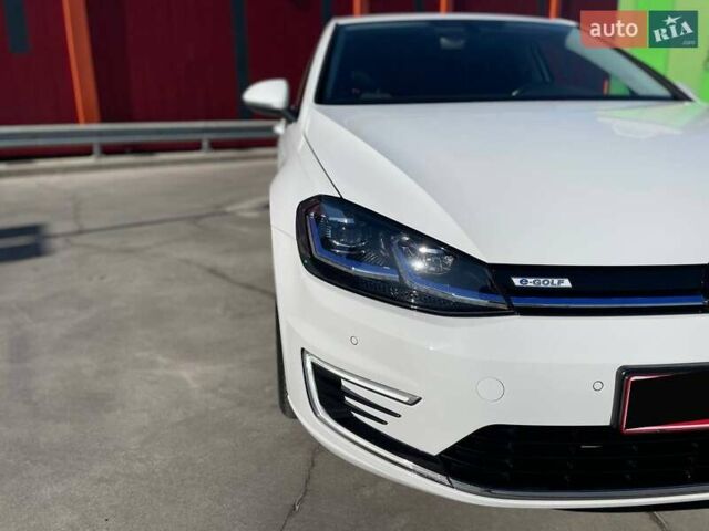 Белый Фольксваген e-Golf, объемом двигателя 0 л и пробегом 124 тыс. км за 13490 $, фото 10 на Automoto.ua