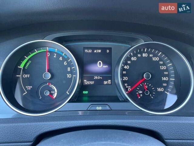 Белый Фольксваген e-Golf, объемом двигателя 0 л и пробегом 124 тыс. км за 13490 $, фото 33 на Automoto.ua