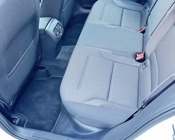 Белый Фольксваген e-Golf, объемом двигателя 0 л и пробегом 24 тыс. км за 15800 $, фото 20 на Automoto.ua