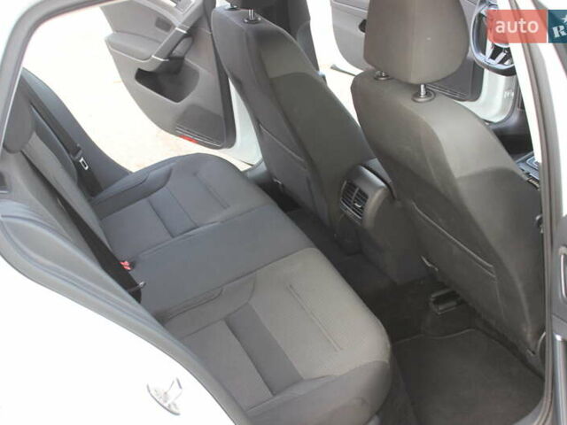 Белый Фольксваген e-Golf, объемом двигателя 0 л и пробегом 69 тыс. км за 13999 $, фото 27 на Automoto.ua