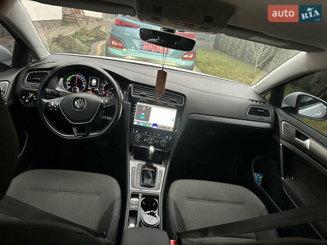 Белый Фольксваген e-Golf, объемом двигателя 0 л и пробегом 70 тыс. км за 13700 $, фото 23 на Automoto.ua