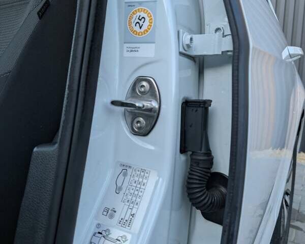 Білий Фольксваген e-Golf, об'ємом двигуна 0 л та пробігом 28 тис. км за 14900 $, фото 34 на Automoto.ua