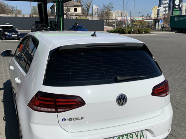 Белый Фольксваген e-Golf, объемом двигателя 0 л и пробегом 55 тыс. км за 16999 $, фото 4 на Automoto.ua