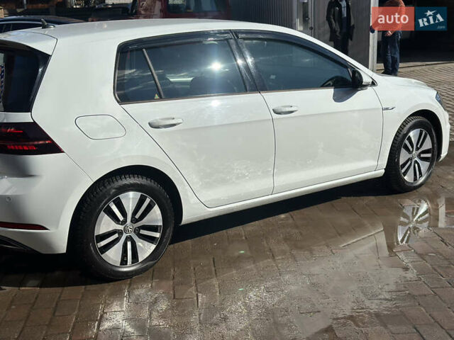 Белый Фольксваген e-Golf, объемом двигателя 0 л и пробегом 70 тыс. км за 13700 $, фото 6 на Automoto.ua
