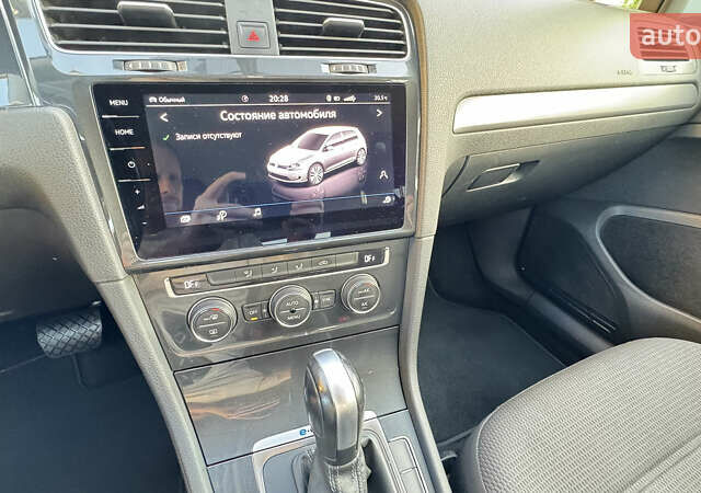 Белый Фольксваген e-Golf, объемом двигателя 0 л и пробегом 73 тыс. км за 17900 $, фото 43 на Automoto.ua