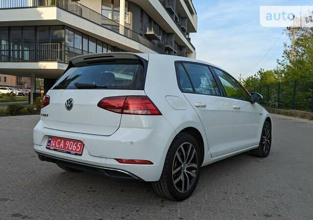 Білий Фольксваген e-Golf, об'ємом двигуна 0 л та пробігом 56 тис. км за 14950 $, фото 6 на Automoto.ua