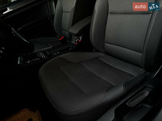 Білий Фольксваген e-Golf, об'ємом двигуна 0 л та пробігом 97 тис. км за 13999 $, фото 32 на Automoto.ua