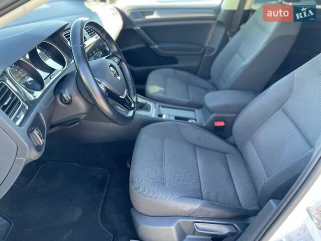 Белый Фольксваген e-Golf, объемом двигателя 0 л и пробегом 125 тыс. км за 13500 $, фото 14 на Automoto.ua