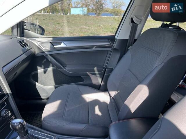 Белый Фольксваген e-Golf, объемом двигателя 0 л и пробегом 44 тыс. км за 16800 $, фото 17 на Automoto.ua