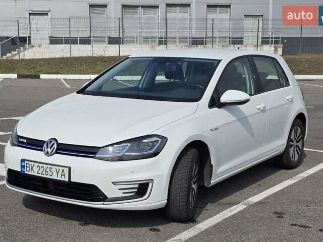 Белый Фольксваген e-Golf, объемом двигателя 0 л и пробегом 96 тыс. км за 14441 $, фото 10 на Automoto.ua