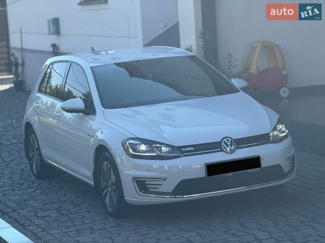 Белый Фольксваген e-Golf, объемом двигателя 0 л и пробегом 75 тыс. км за 14999 $, фото 15 на Automoto.ua