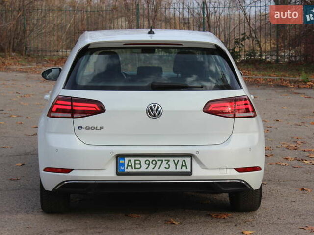 Белый Фольксваген e-Golf, объемом двигателя 0 л и пробегом 69 тыс. км за 13999 $, фото 10 на Automoto.ua