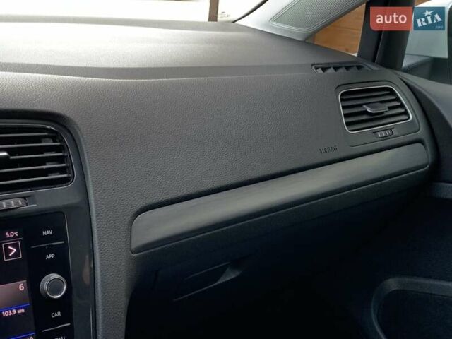 Белый Фольксваген e-Golf, объемом двигателя 0 л и пробегом 73 тыс. км за 13955 $, фото 61 на Automoto.ua