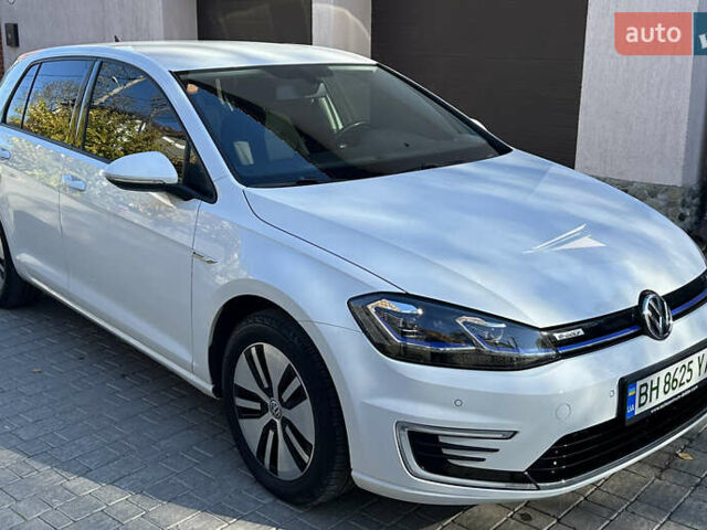 Белый Фольксваген e-Golf, объемом двигателя 0 л и пробегом 47 тыс. км за 15900 $, фото 7 на Automoto.ua