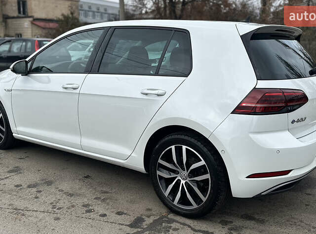 Белый Фольксваген e-Golf, объемом двигателя 0 л и пробегом 98 тыс. км за 16450 $, фото 3 на Automoto.ua