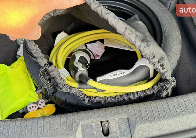 Белый Фольксваген e-Golf, объемом двигателя 0 л и пробегом 73 тыс. км за 17900 $, фото 60 на Automoto.ua