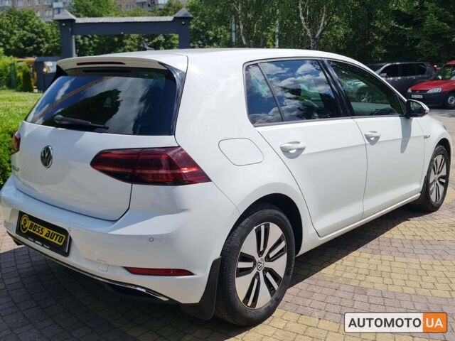 Белый Фольксваген e-Golf, объемом двигателя 36 л и пробегом 114 тыс. км за 15000 $, фото 6 на Automoto.ua