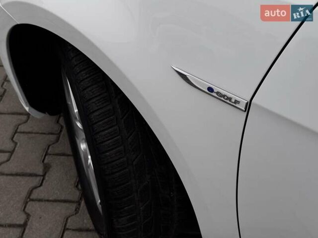 Белый Фольксваген e-Golf, объемом двигателя 0 л и пробегом 71 тыс. км за 12999 $, фото 17 на Automoto.ua