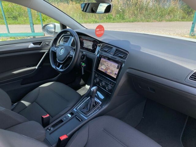 Белый Фольксваген e-Golf, объемом двигателя 0 л и пробегом 15 тыс. км за 17900 $, фото 68 на Automoto.ua