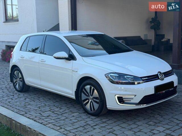 Белый Фольксваген e-Golf, объемом двигателя 0 л и пробегом 75 тыс. км за 14999 $, фото 5 на Automoto.ua