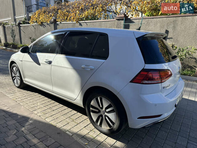 Белый Фольксваген e-Golf, объемом двигателя 0 л и пробегом 47 тыс. км за 15900 $, фото 3 на Automoto.ua